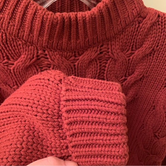 GUC Callahan Cropped Cable-Knit Sweater in Rust / Brick Red - Picture 4 of 6